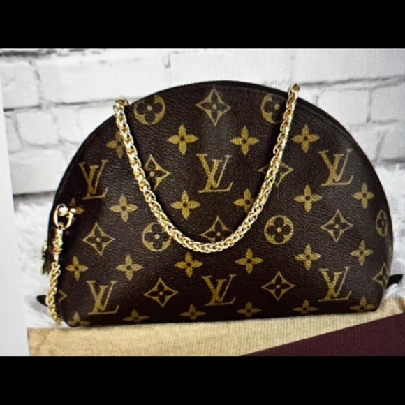 Louis Vuitton Trousseau Demi-Ronde - Picture 8 of 11